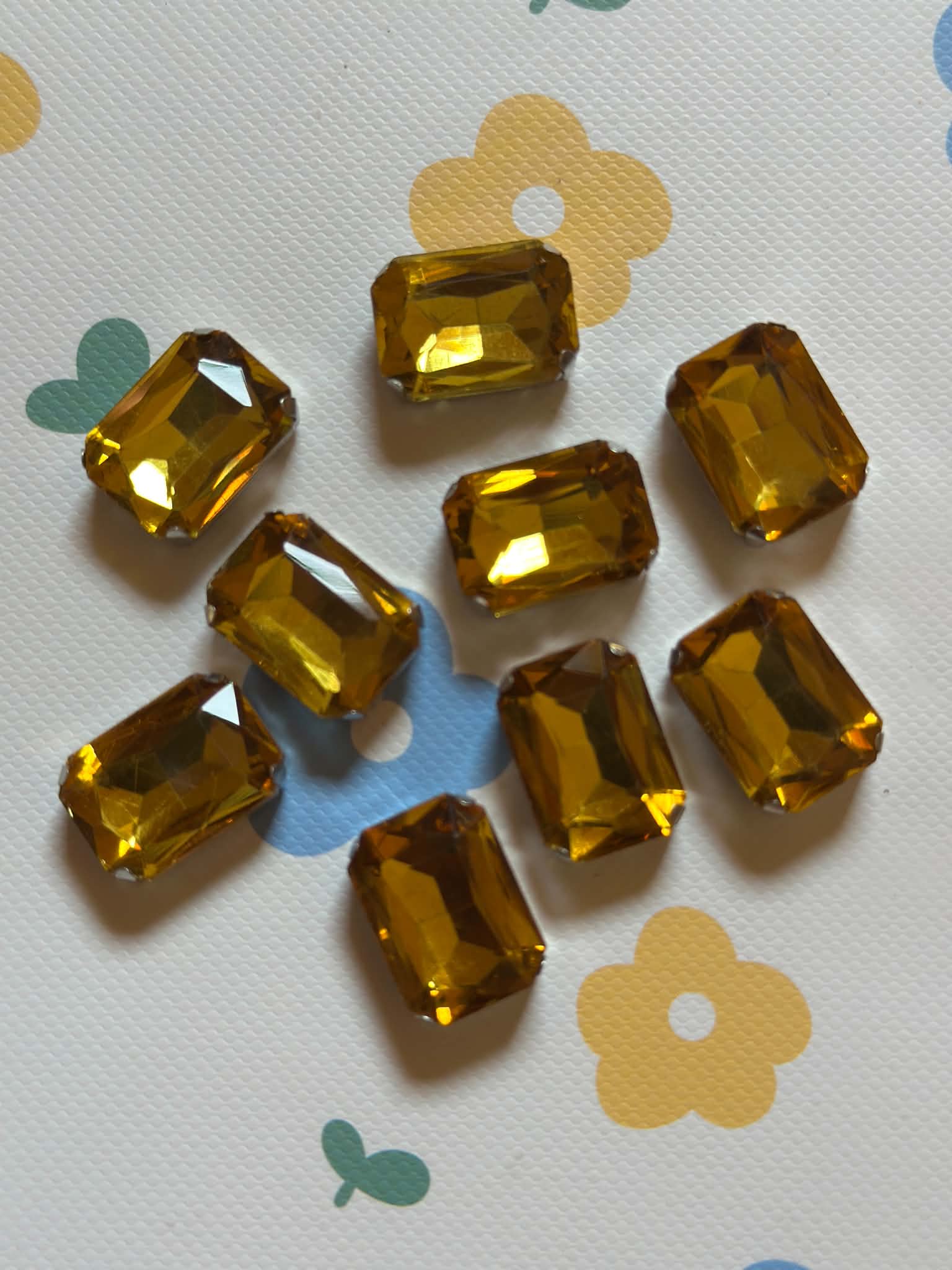 Stone Deep golden 1 pcs