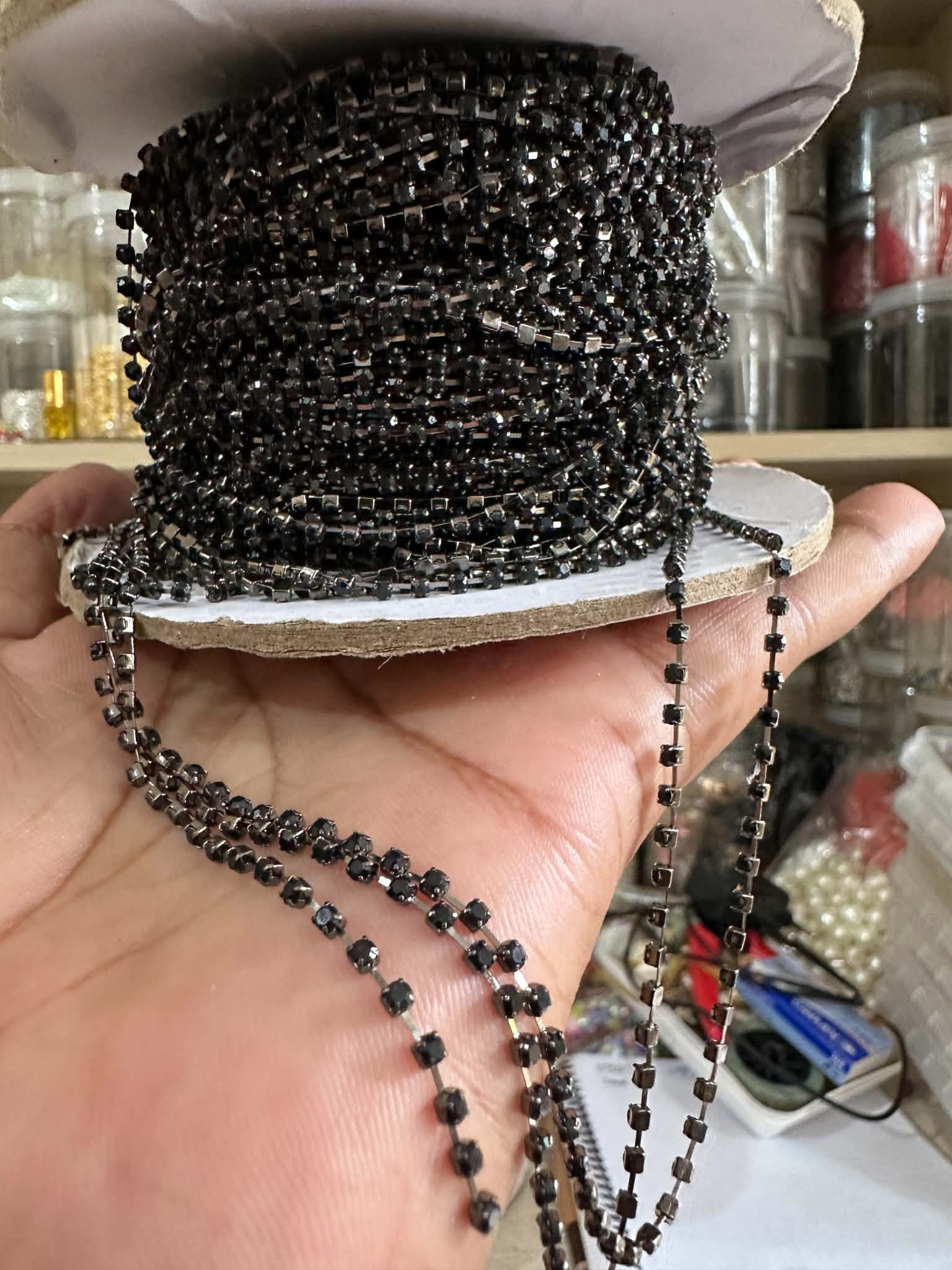 Stone chain black