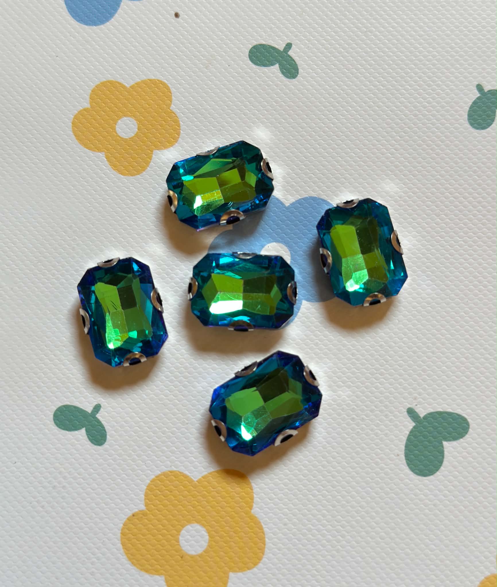 Stone multi green n 1 pcs