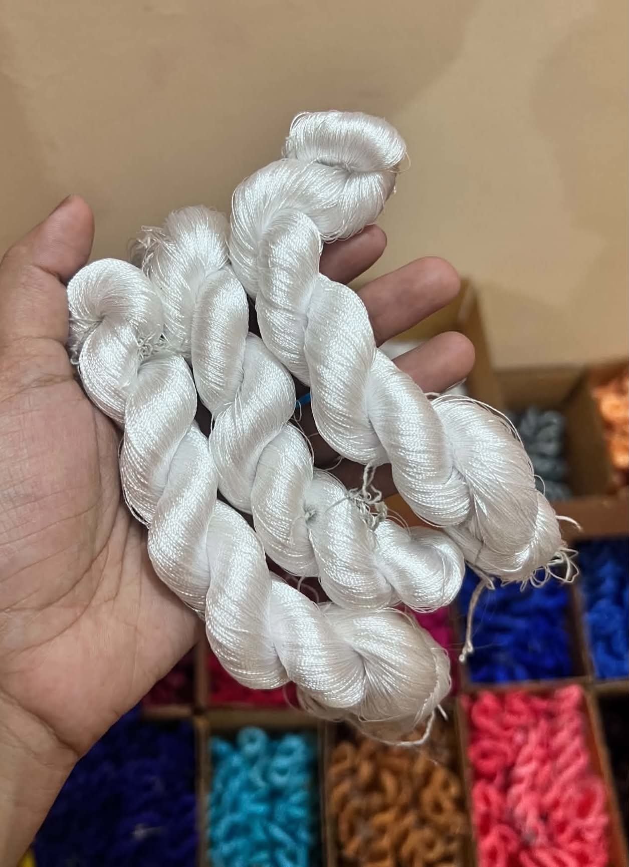 Resmisuta  White