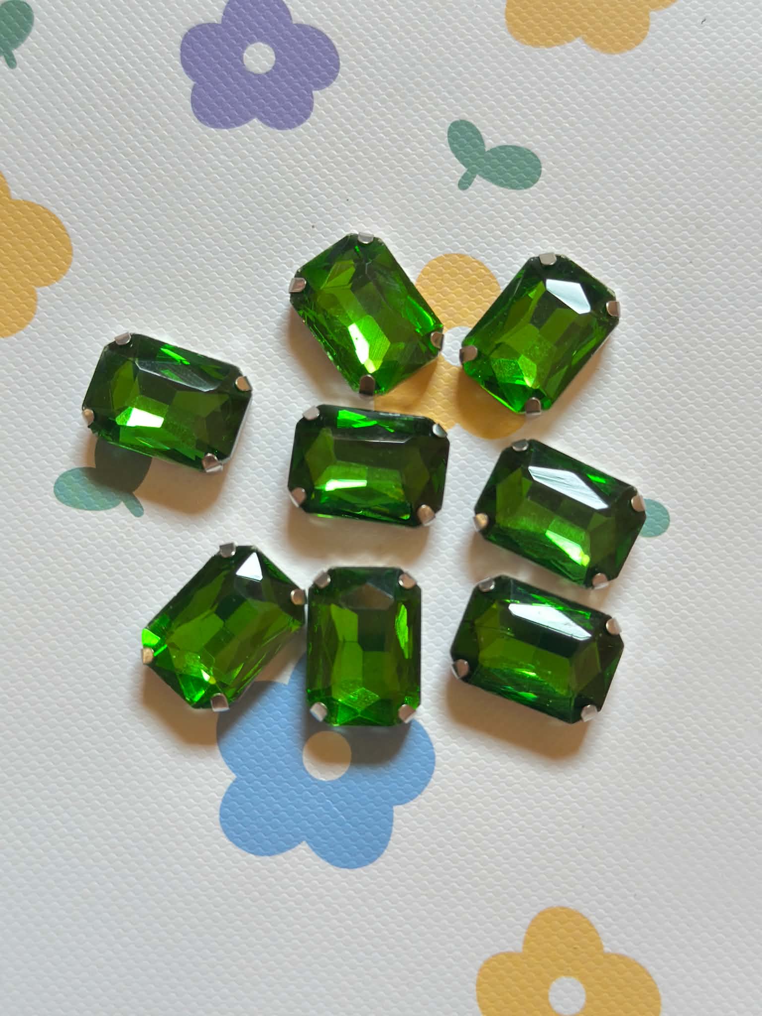 Stone light green  1 pcs